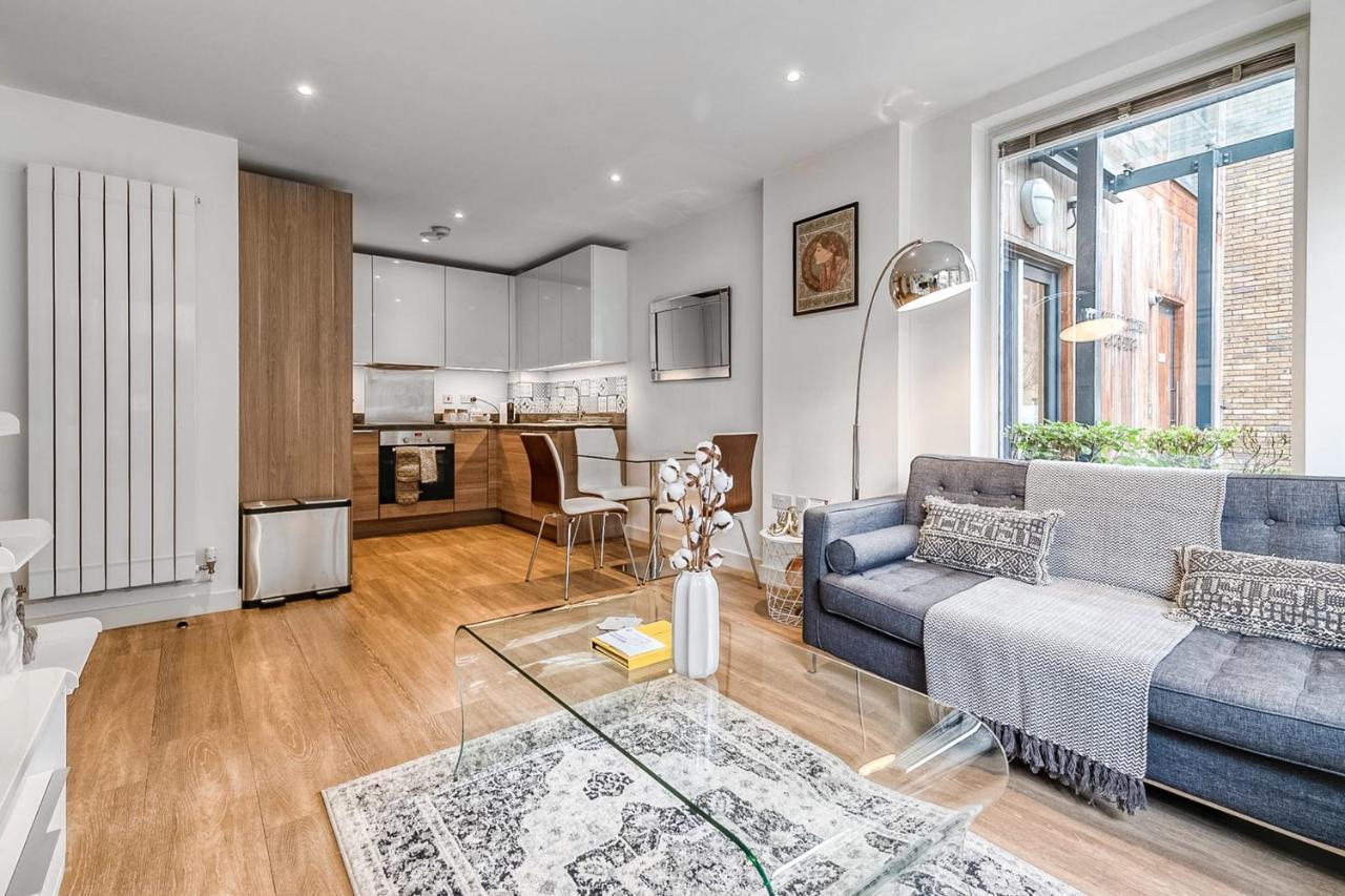 Modern Surrey Quays Flat Appartamento Londra